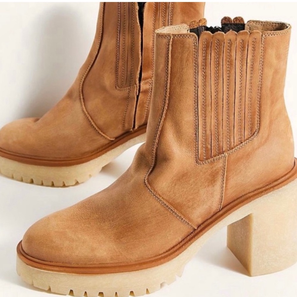 NWOT Free People Chelsea Boot size: 6.5 Color: Tan